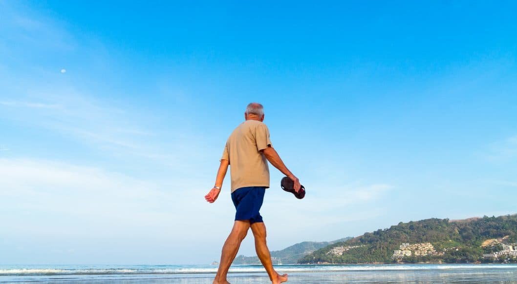 beach-2090091_1920 retirement income