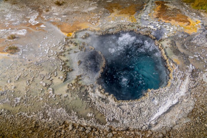 1052-Yellowstone-Geyser