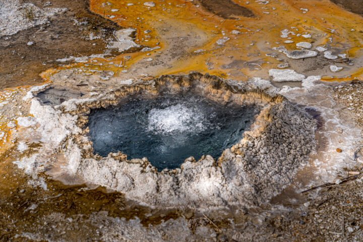 1053-Yellowstone-Geyser